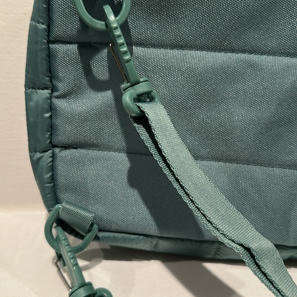 NWT Reebok Green Comet Multi Pocket Backpack/Crossbody with adjustable Straps. - Picture 9 of 9